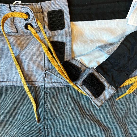 Men’s Billabong Swim Trunks - Picture 9 of 11